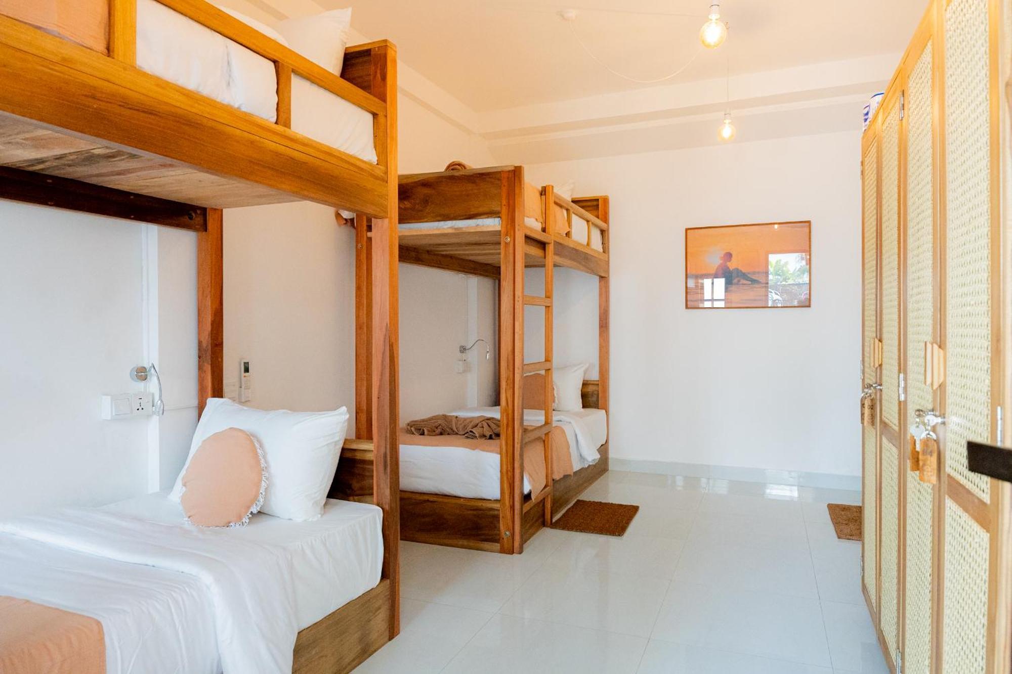 Lucky'S Surf Camp Bed & Breakfast Weligama Exterior photo