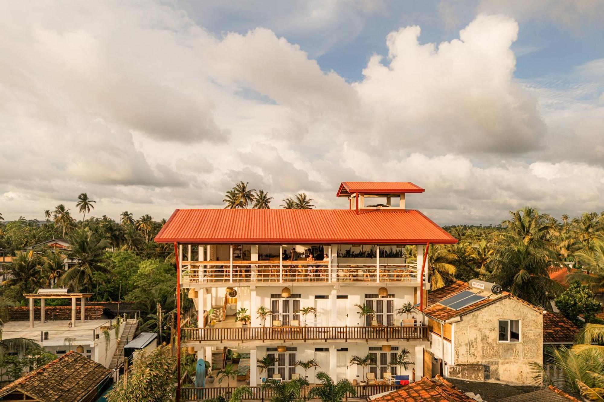 Lucky'S Surf Camp Bed & Breakfast Weligama Exterior photo