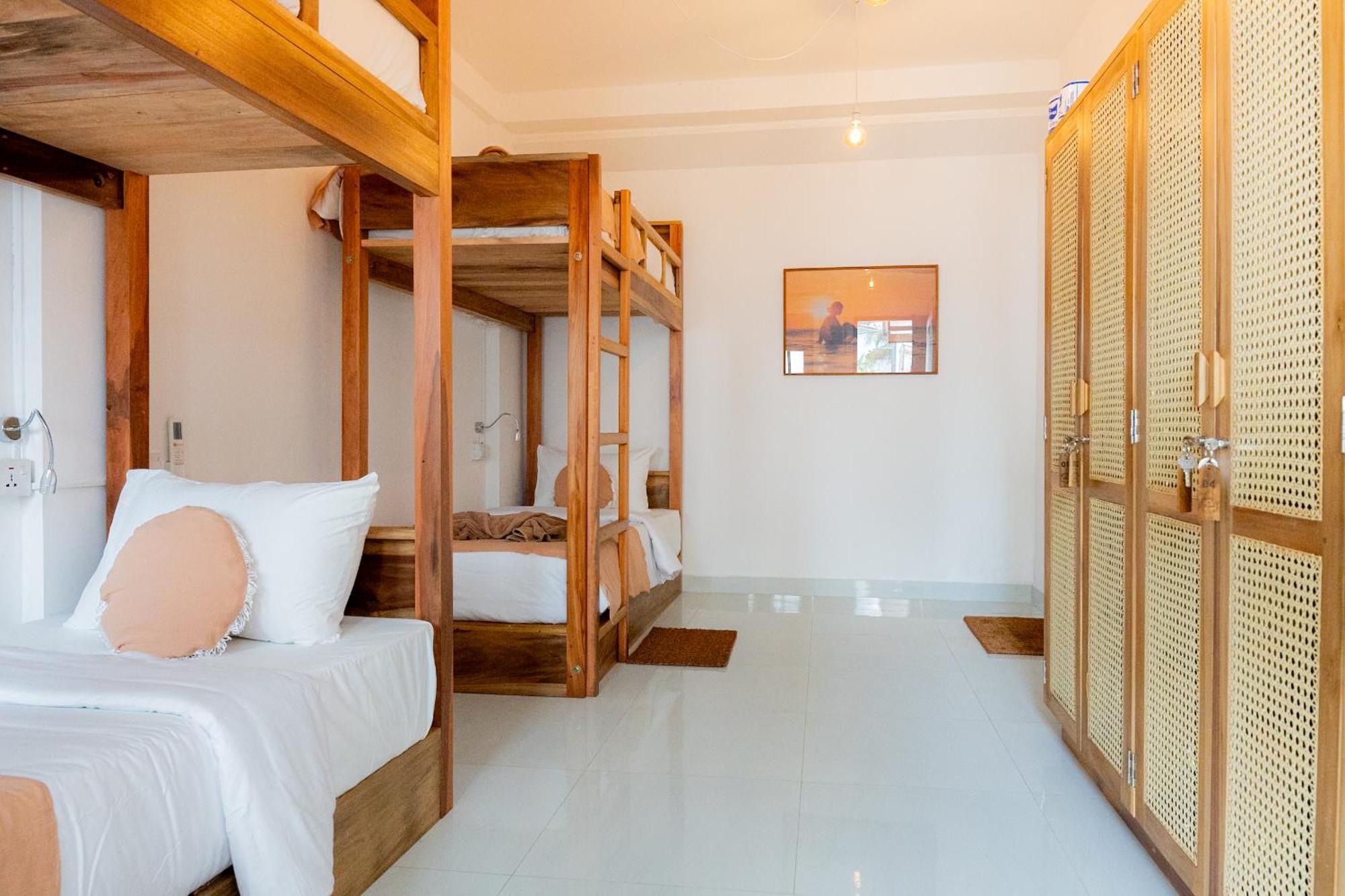 Lucky'S Surf Camp Bed & Breakfast Weligama Exterior photo