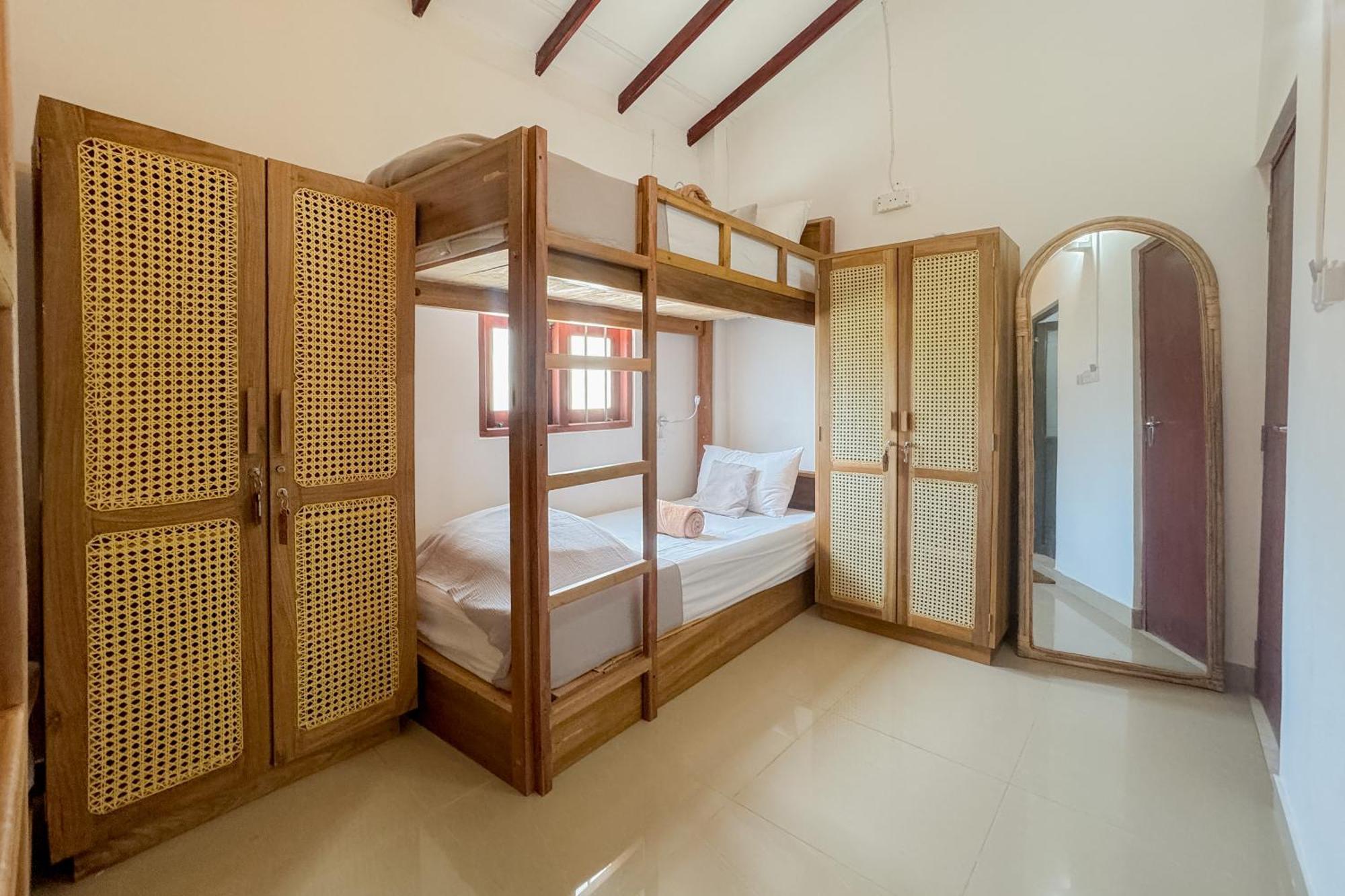 Lucky'S Surf Camp Bed & Breakfast Weligama Exterior photo