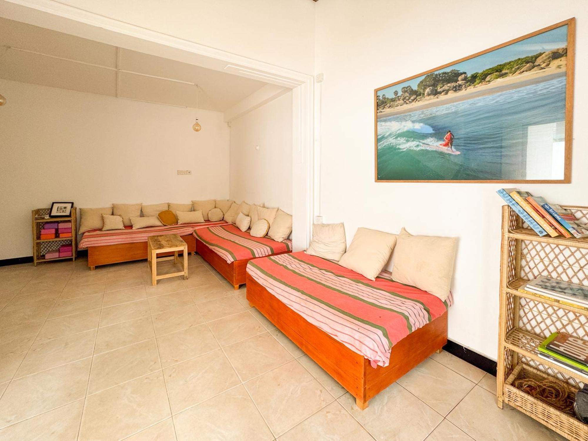 Lucky'S Surf Camp Bed & Breakfast Weligama Exterior photo
