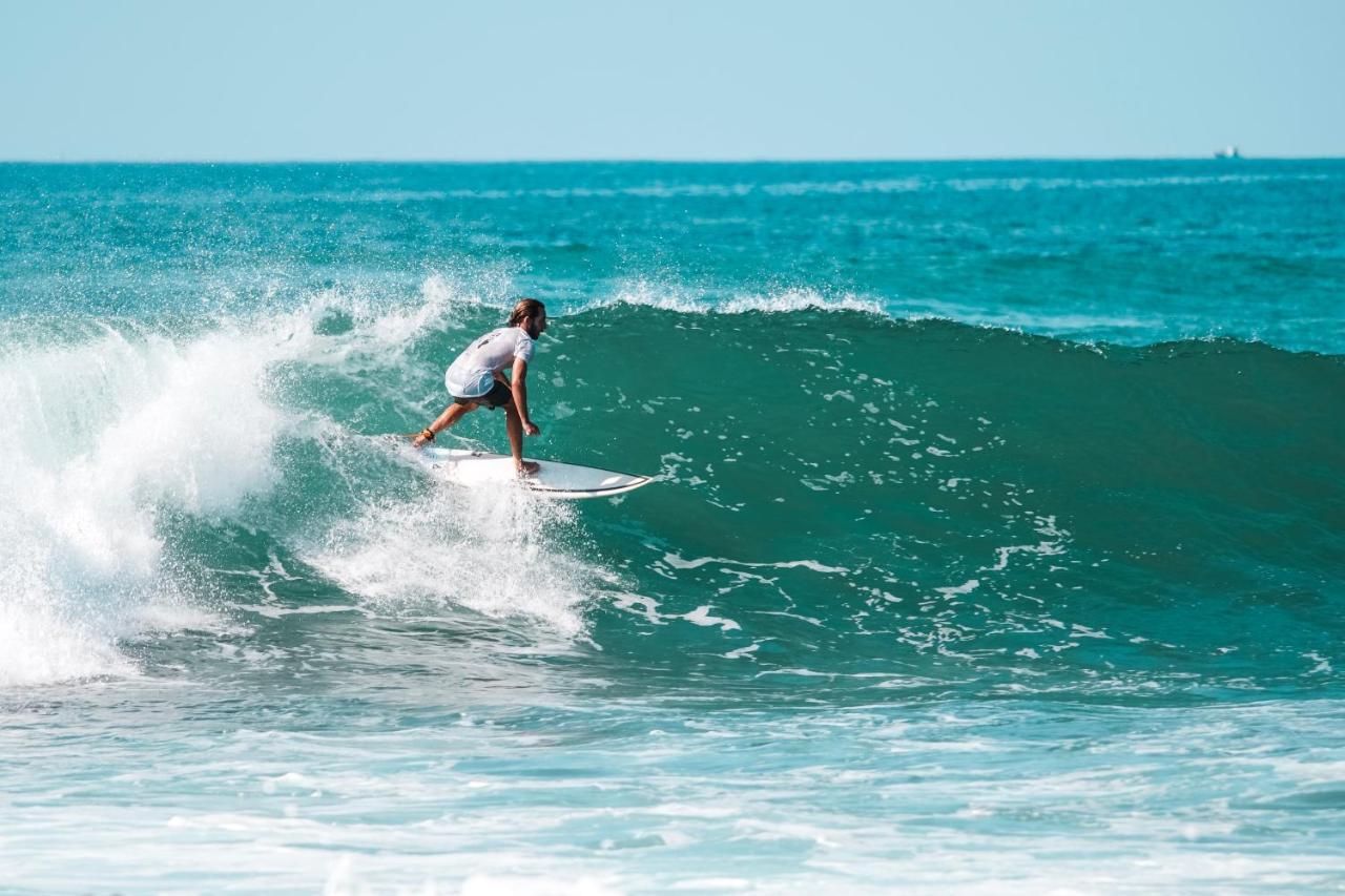 Lucky'S Surf Camp Bed & Breakfast Weligama Exterior photo