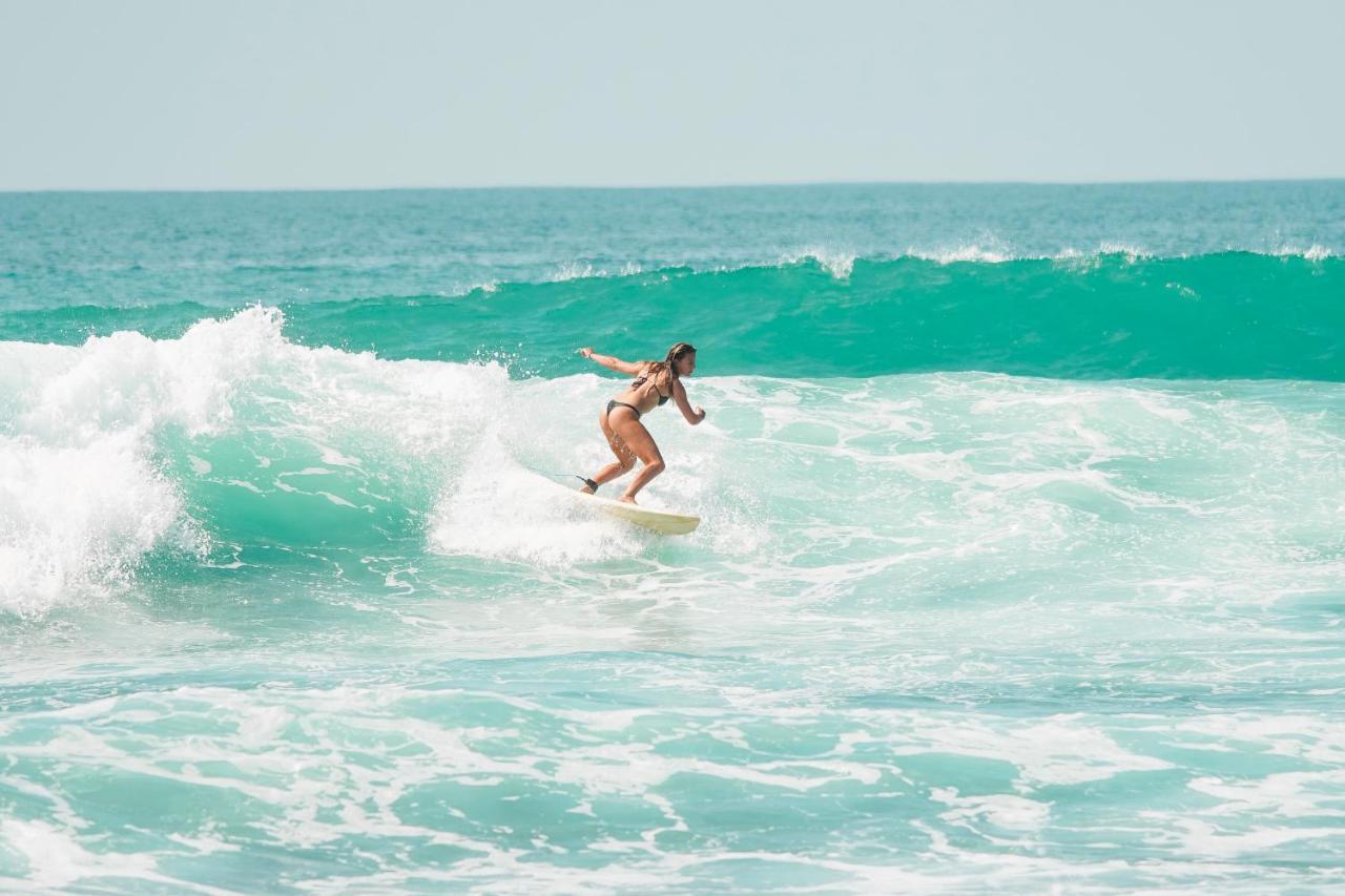 Lucky'S Surf Camp Bed & Breakfast Weligama Exterior photo